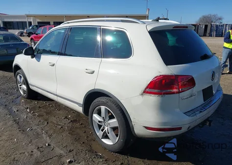 2011 Volkswagen Touareg Vr6 Lux z USA, uszkodzony, nr VIN WVGFF9BP6BD003726